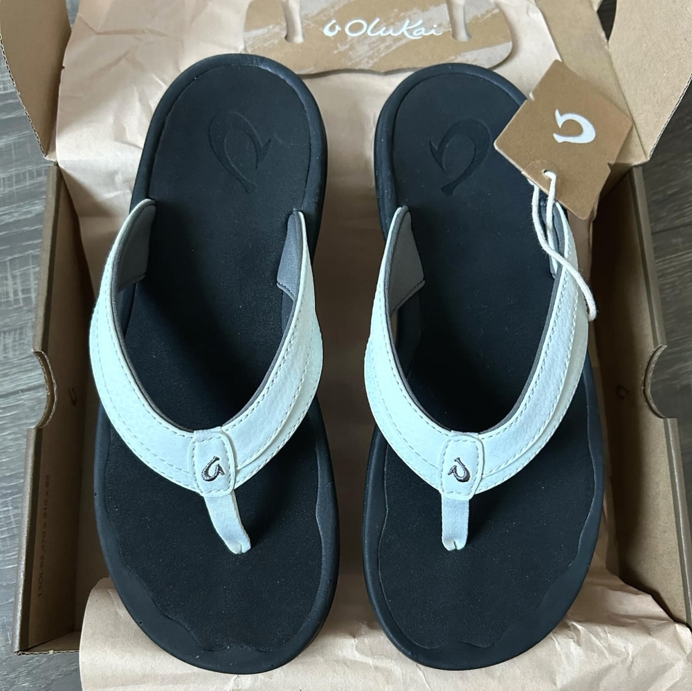 OLUKAI women's flip flops